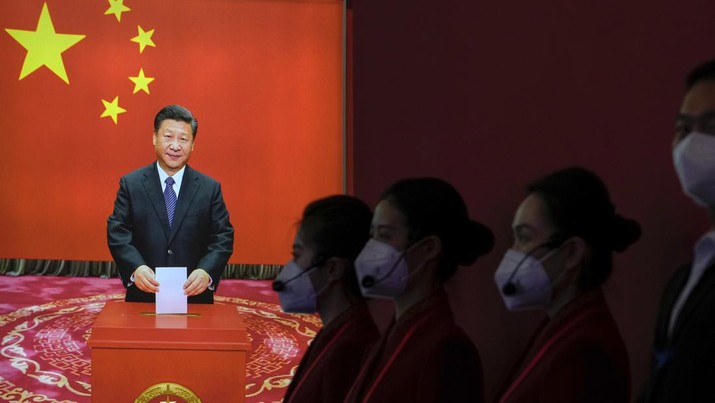 Presiden Xi Jinping dan pencapaiannya di Tiongkok di bawah kepemimpinannya di Balai Pameran Beijing di ibu kota tempat Kongres Partai ke-20 akan diadakan di Beijing, Rabu, 12 Oktober 2022. (AP/Andy Wong)