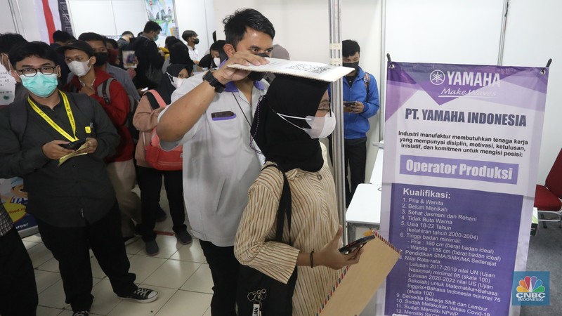Suasana bursa kerja di Jakarta Job Fair gelombang ke-3 di Pusat Grosir Cililitan, Jakarta Timur, Rabu (12/10/2022). (CNBC Indonesia/Andrean kristianto) Suasana bursa kerja di Jakarta Job Fair gelombang ke-3 di Pusat Grosir Cililitan, Jakarta Timur, Rabu (12/10/2022). (CNBC Indonesia/Andrean kristianto)