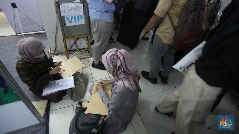 Suasana bursa kerja di Jakarta Job Fair gelombang ke-3 di Pusat Grosir Cililitan, Jakarta Timur, Rabu (12/10/2022). (CNBC Indonesia/Andrean kristianto) Suasana bursa kerja di Jakarta Job Fair gelombang ke-3 di Pusat Grosir Cililitan, Jakarta Timur, Rabu (12/10/2022). (CNBC Indonesia/Andrean kristianto)