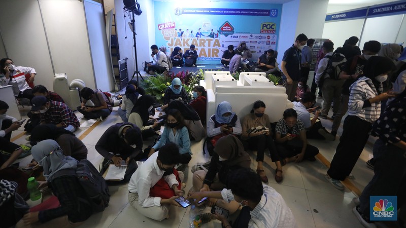 Suasana bursa kerja di Jakarta Job Fair gelombang ke-3 di Pusat Grosir Cililitan, Jakarta Timur, Rabu (12/10/2022). (CNBC Indonesia/Andrean kristianto) Suasana bursa kerja di Jakarta Job Fair gelombang ke-3 di Pusat Grosir Cililitan, Jakarta Timur, Rabu (12/10/2022). (CNBC Indonesia/Andrean kristianto)