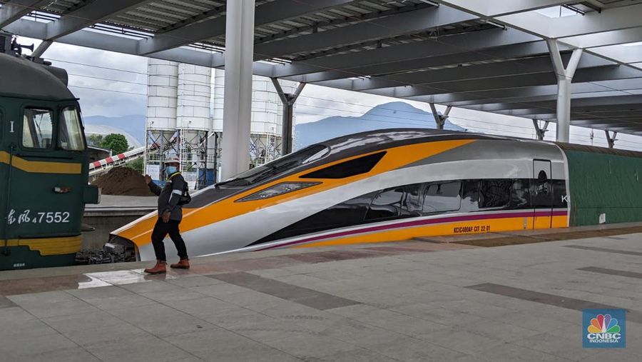 Kereta Cepat Indonesia China (KCIC). (CNBC Indonesia/Emir Yanwardana)