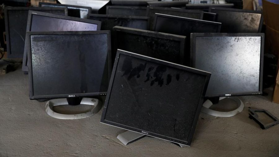 An employee holds a handful of lithium-ion cells from old laptop battery packs at the Quadloop recycling facility in Lagos, Nigeria October 4, 2022. REUTERS/Temilade Adelaja