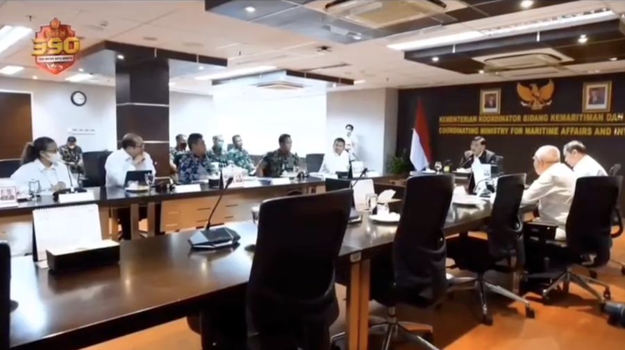 Panglima TNI menghadiri rapat kordinasi terkati rencana relokasi bandar udara Polonia, Medan, yang dilaksanakan di kantor Kementerian Koordinator Maritim dan Investasi. Rapat dipimpin langsung oleh Jend. (Purn.) Luhut Binsar Pandjaitan dan dihadiri peserta secara daring maupun secara langsung. (Instagram/Puspen TNI)