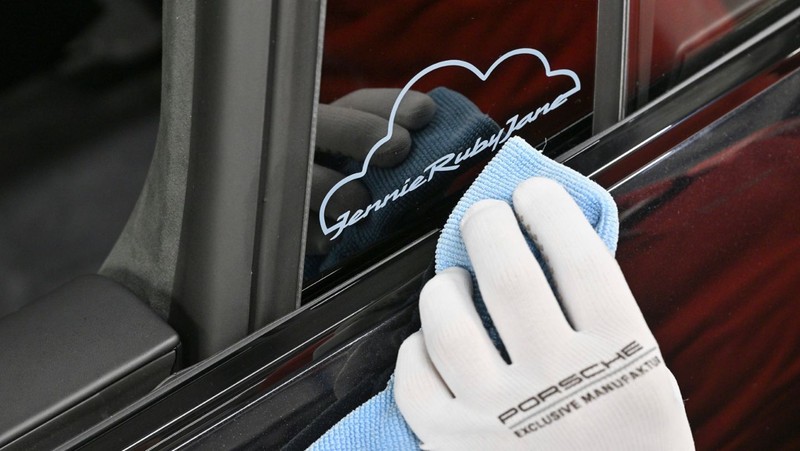 Taycan 4S Cross Turismo – Sonderwunsch for JENNIE (Porsche) Taycan 4S Cross Turismo – Sonderwunsch for JENNIE (Porsche)