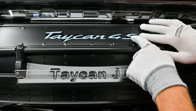 Taycan 4S Cross Turismo – Sonderwunsch for JENNIE (Porsche) Taycan 4S Cross Turismo – Sonderwunsch for JENNIE (Porsche)