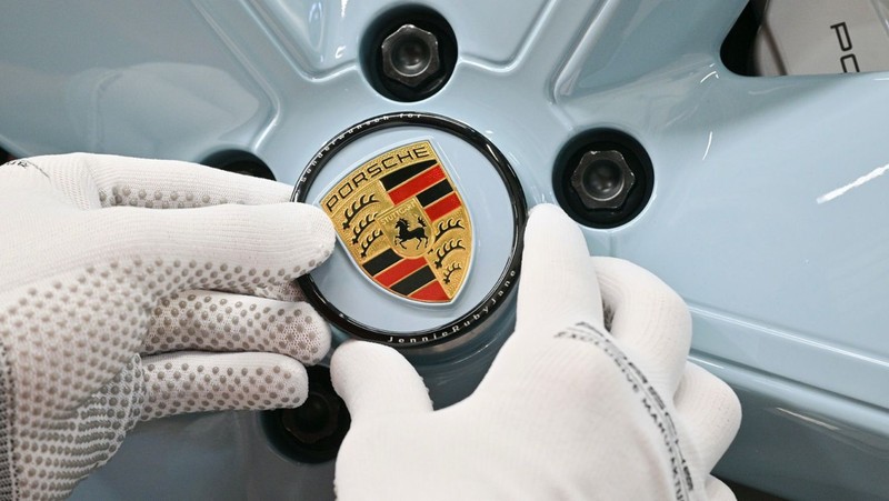 Taycan 4S Cross Turismo – Sonderwunsch for JENNIE (Porsche)