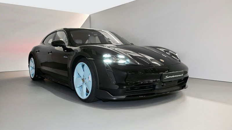 Taycan 4S Cross Turismo – Sonderwunsch for JENNIE (Porsche)