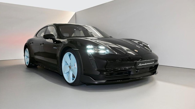Taycan 4S Cross Turismo – Sonderwunsch for JENNIE (Porsche)