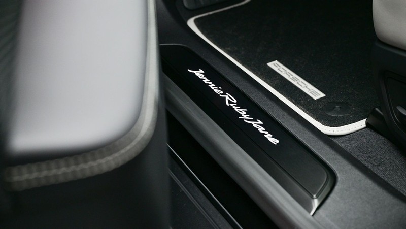 Taycan 4S Cross Turismo – Sonderwunsch for JENNIE (Porsche) Taycan 4S Cross Turismo – Sonderwunsch for JENNIE (Porsche)