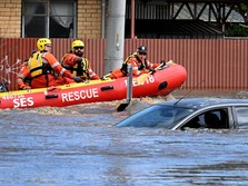 Bukan RI! Australia Banjir, Jalan Jadi Sungai-Mobil Tenggelam
