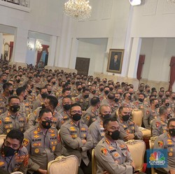 Jokowi Kumpulkan Ratusan Pejabat Polisi di Istana, Ada Apa?