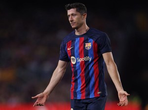 Barcelona Pertimbangkan Jual Robert Lewandowski?