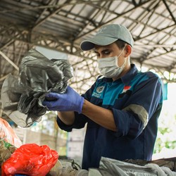 Barito Pacific Investasi di Startup 'Pemulung'