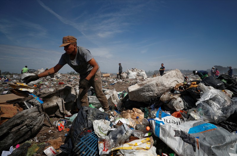 Waste recyclers look through heaps of waste at a landfill for cardboard, plastic and metal, which they sell while working 12-hour shifts, as Argentina faces one of the world's highest inflation rates, set to top 100% this year, in Lujan, on the outskirts of Buenos Aires, Argentina October 5, 2022. REUTERS/Agustin Marcarian
