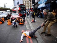 Bikin Chaos, Begini Aksi Protes Krisis Iklim di London