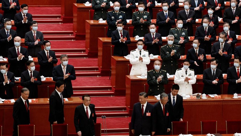 Chinese President Xi Jinping, former president Hu Jintao, Premier Li Keqiang, Chinese People's Political Consultative Conference (CPPCC) Chairman Wang Yang, and National People's Congress (NPC) Standing Committee Chairman Li Zhanshu arrive for the opening ceremony of the 20th National Congress of the Communist Party of China, at the Great Hall of the People in Beijing, China October 16, 2022. REUTERS/Thomas Peter