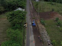 Hutama Karya Perlebar Jalan Soreang - Rancabali - Cidaun