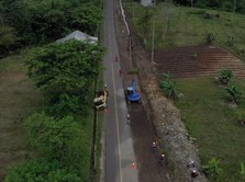 Hutama Karya Perlebar Jalan Soreang - Rancabali - Cidaun