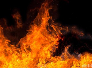 Lapak di Joglo Jakbar Terbakar, 22 Unit Mobil Pemadam Dikerahkan