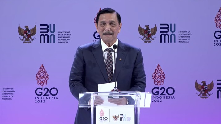 Menko Maritim dan Investasi Luhut Binsar Pandjaitan Saat Pembukaan SOE International Conference dan Peluncuran Indonesia Water Fund (IWF) di Bali Menko Maritim dan Investasi Luhut Binsar Pandjaitan Saat Pembukaan SOE International Conference dan Peluncuran Indonesia Water Fund (IWF) di Bali, Senin (17/10/2022). (Tangkapan layar via Youtube Kementerian BUMN)