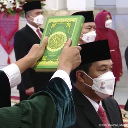 Sah, Jokowi Lantik 14 Pejabat Baru BPKH Periode 2022-2027