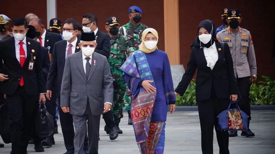 Wapres dan Ibu Wury Ma’ruf Amin bertolak ke Singapura, Senin (17/10/2022). (Foto: BPMI Setwapres)