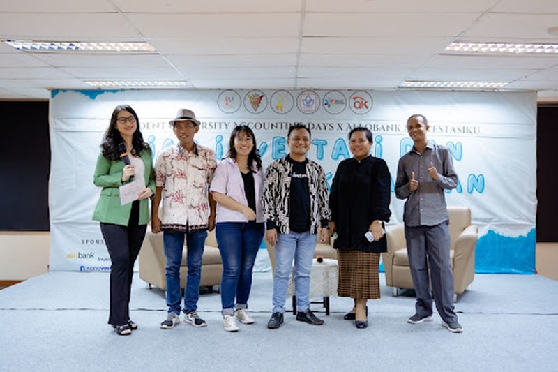 InvestasiKu dan Allobank melalui acara Allo Invest Meramaikan Acara President University Accounting Day di Cikarang InvestasiKu dan Allobank turut meramaikan acara President University pada hari Senin 17 Oktober 2021 di Cikarang, Jawa Barat. Acara yang bertemakan Kiat Investasi dan Manajemen Keuangan ini merupakan salah satu rangkaian acara President University Accounting Day. Acara ini dihadiri lebih dari 120 peserta offline dan 60 peserta secara online. (Dok. InvestasiKu)