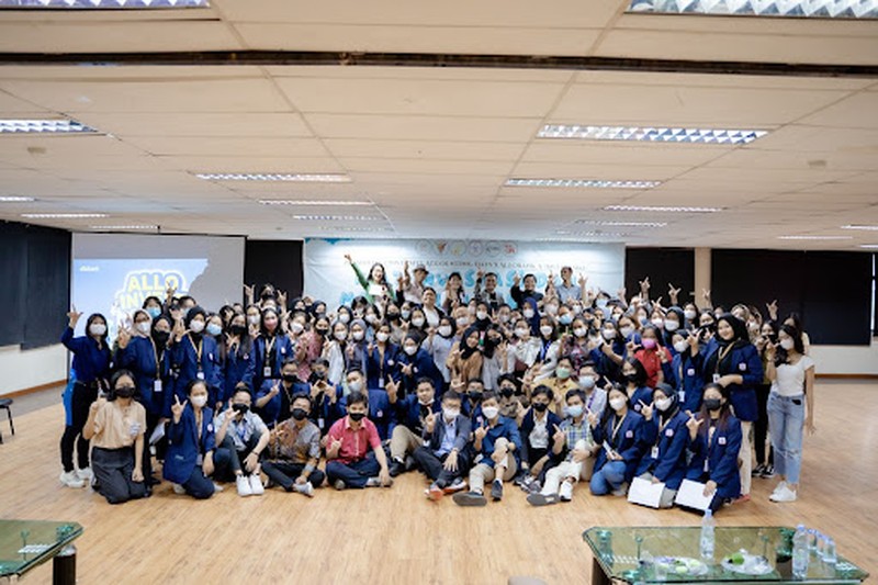 InvestasiKu dan Allobank turut meramaikan acara President University pada hari Senin 17 Oktober 2021 di Cikarang, Jawa Barat. Acara yang bertemakan Kiat Investasi dan Manajemen Keuangan ini merupakan salah satu rangkaian acara President University Accounting Day. Acara ini dihadiri lebih dari 120 peserta offline dan 60 peserta secara online. (Dok. InvestasiKu)