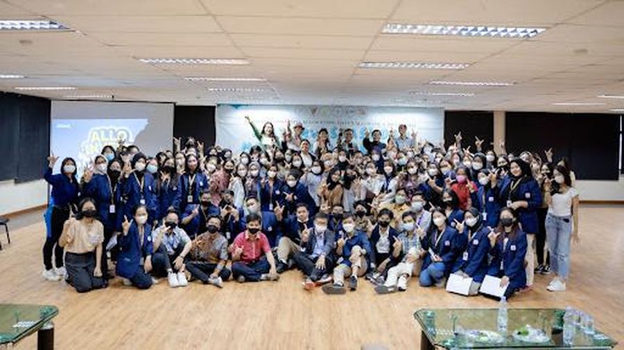 InvestasiKu dan Allobank turut meramaikan acara President University pada hari Senin 17 Oktober 2021 di Cikarang, Jawa Barat. Acara yang bertemakan Kiat Investasi dan Manajemen Keuangan ini merupakan salah satu rangkaian acara President University Accounting Day. Acara ini dihadiri lebih dari 120 peserta offline dan 60 peserta secara online. (Dok. InvestasiKu)