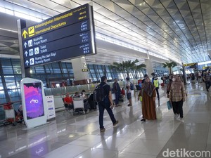 Bandara RI Tak Terapkan Pembatasan, Imbau Penumpang Pakai Masker Cegah Covid
