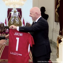 Jokowi: Stadion Kanjuruhan Kita Runtuhkan, Bangun Baru Lagi