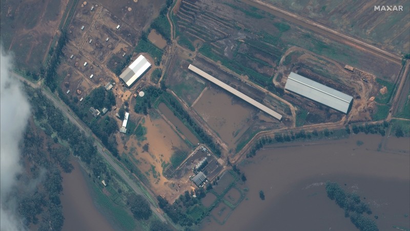 AUSTRALIA-WEATHER/ A satellite image shows a flooded road in Brewarrina, Australia, October 15, 2022. Maxar Technologies/Handout via REUTERS. ATTENTION EDITORS - THIS IMAGE HAS BEEN SUPPLIED BY A THIRD PARTY. NO RESALES. NO ARCHIVES. MANDATORY CREDIT. MUST NOT OBSCURE LOGO.