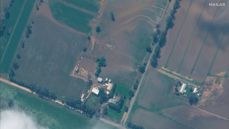 AUSTRALIA-WEATHER/ A satellite image shows a flooded road in Brewarrina, Australia, October 15, 2022. Maxar Technologies/Handout via REUTERS. ATTENTION EDITORS - THIS IMAGE HAS BEEN SUPPLIED BY A THIRD PARTY. NO RESALES. NO ARCHIVES. MANDATORY CREDIT. MUST NOT OBSCURE LOGO.