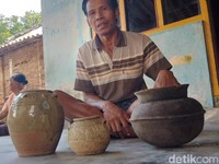 Gali Tanah Tak Sengaja Dapat Guci, Ternyata Isi Harta Karun