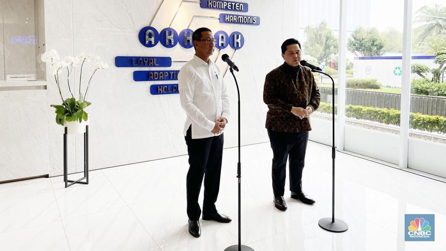 Menteri Badan Usaha Milik Negara (BUMN) Erick Thohir hari ini bertemu dengan PJ Gubernur DKI Jakarta Heru Budi Hartono membahas terkait sinergi antara pemerintah pusat dan pemerintah daerah (Pemda) di sektor transportasi umum dan pemanfaatan aset. (CNBC indonesia/Romys)