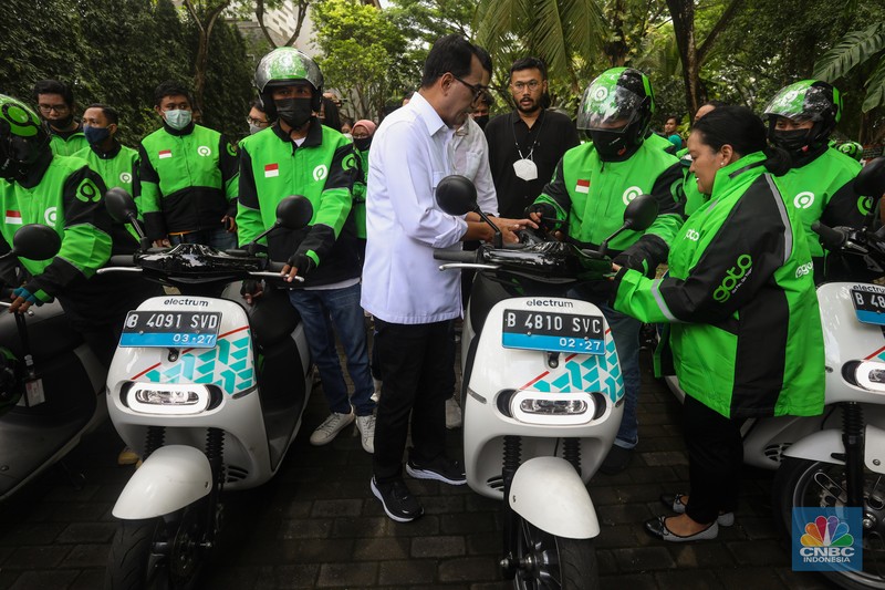 peresmian shelter motor listrik G20 Menteri Perhubungan Budi Karya Sumadi memberikan sambutan saat peresmian shelter motor listrik G20 di kawasan pariwisata ITDC Nusa Dua, Bali, Rabu (19/10/2022). Shelter motor listrik tersebut sebagai bentuk komitmen GoTo untuk mendukung penyelenggaraan Konferensi Tingkat Tinggi (KTT) G20 di Indonesia, yang akan berlangsung pada 15-16 November 2022 mendatang di Nusa Dua, Bali. (CNBC Indonesia/ Andrean Kristianto)