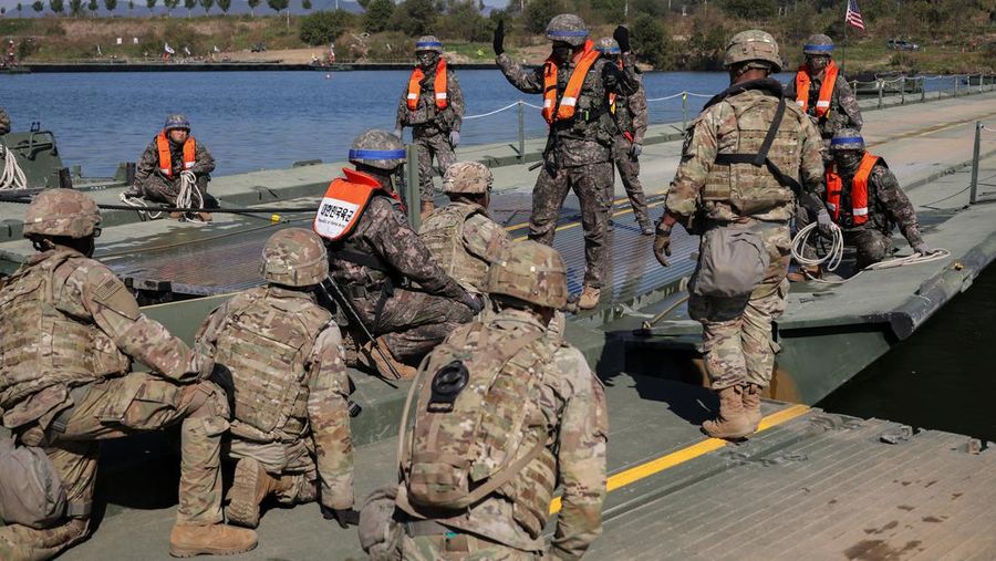 A South Korean tank takes part in a joint river crossing operation drill between South Korean and U.S. troops, in Yeoju, South Korea, October 19, 2022. REUTERS/Kim Hong-Ji