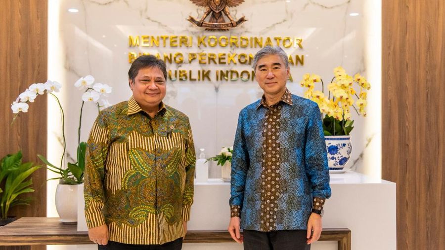 Menteri Koordinator Bidang Perekonomian Airlangga Hartarto melaksanakan pertemuan dengan Duta Besar Amerika Serikat untuk Indonesia Sung Yong Kim, di kantor Kemenko Perekonomian Jakarta, Rabu (19/10/2020).