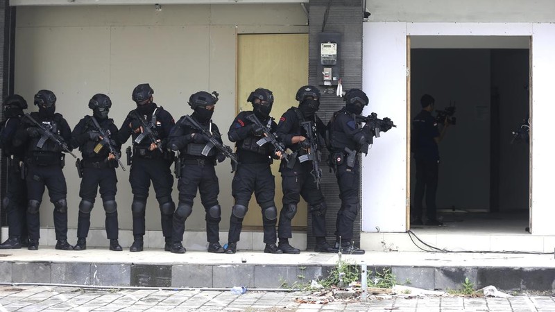 Special force members take part in an anti-terror security drill as part of preparations for the summit meeting of the G20 in Bali, Indonesia on Thursday, Oct. 20, 2022. (AP Photo/Firdia Lisnawati)