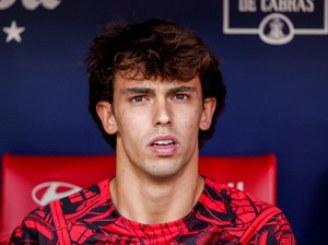 Fans Atletico Rusak Plakat Joao Felix di Wanda Metropolitano
