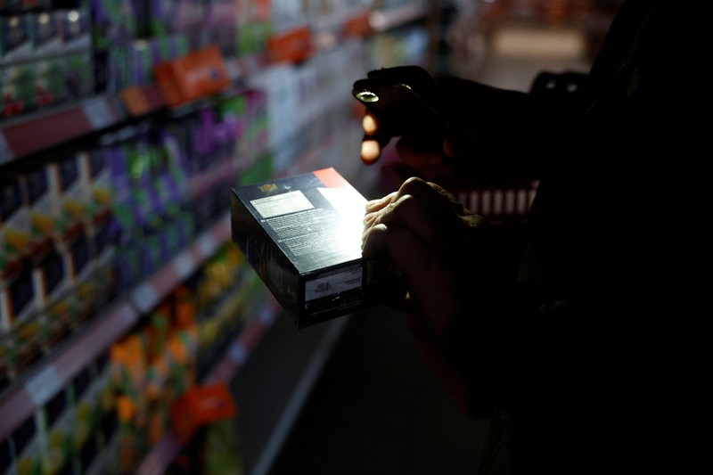 UKRAINE-CRISIS/KHARKIV People shop in a supermarket as Kharkiv suffers an electricity outage, amid Russia's attack on Ukraine, in Kharkiv, Ukraine, October 17, 2022. REUTERS/Clodagh Kilcoyne