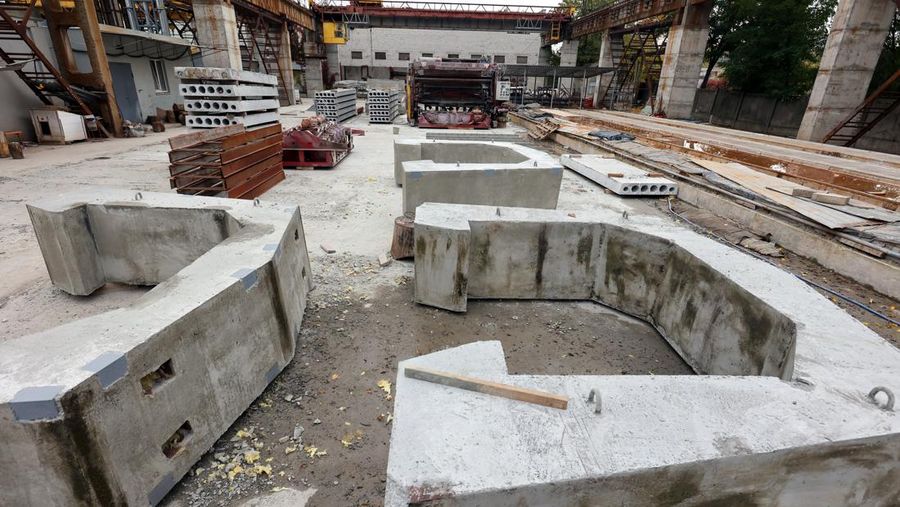 KHARKIV, UKRAINE - OCTOBER 19, 2022 - Men are seen during the production of the components for a concrete bomb shelter, Kharkiv, norheastern Ukraine. (Photo credit should read Vyacheslav Madiyevskyi / Ukrinform/Future Publishing via Getty Images)