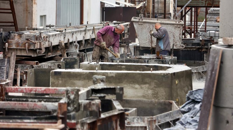KHARKIV, UKRAINE - OCTOBER 19, 2022 - Men are seen during the production of the components for a concrete bomb shelter, Kharkiv, norheastern Ukraine. (Photo credit should read Vyacheslav Madiyevskyi / Ukrinform/Future Publishing via Getty Images)