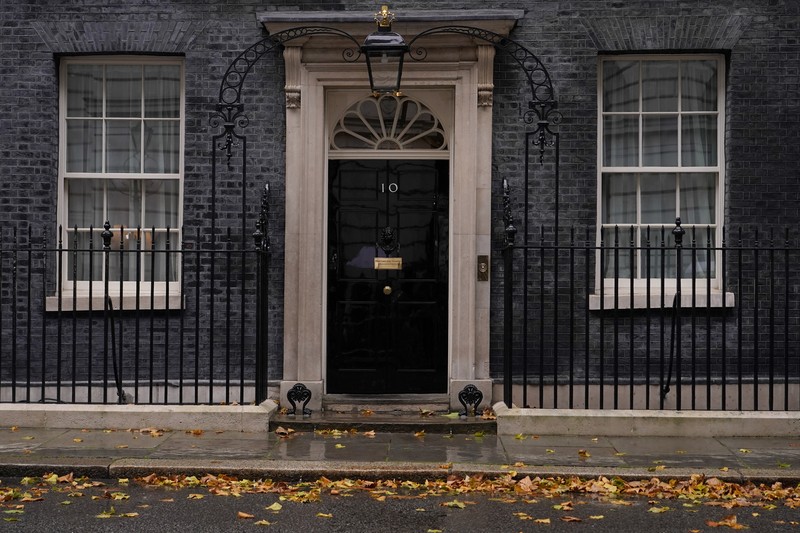 A bookmaker takes bets for the next British Prime Minister after Liz Truss resigned in London, Thursday, Oct. 20, 2022. Truss resigned Thursday, bowing to the inevitable after a tumultuous, short-lived term in which her policies triggered turmoil in financial markets and a rebellion in her party that obliterated her authority.(AP Photo/David Cliff)