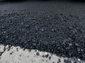 Top! Jalan di Sumut hingga NTT Ada yang Dibangun Pakai Aspal Plastik