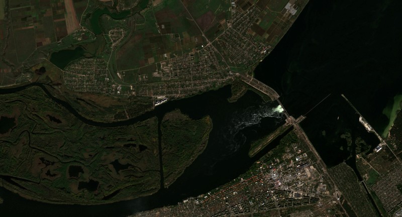 Gambar satelit menunjukkan pemandangan lokasi bendungan Kakhovka dan wilayah sekitarnya di Kherson Oblast, Ukraina, Selasa (18/10/2022). (European Union/ Copernicus Sentinel-2 L2A/Handout via REUTERS)