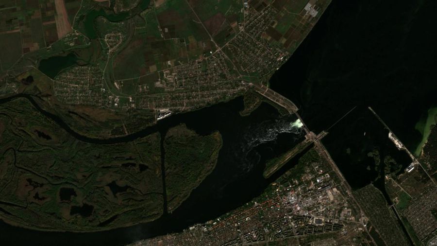 Gambar satelit menunjukkan pemandangan lokasi bendungan Kakhovka dan wilayah sekitarnya di Kherson Oblast, Ukraina, Selasa (18/10/2022). (European Union/ Copernicus Sentinel-2 L2A/Handout via REUTERS)
