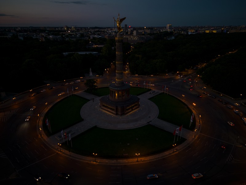 Serangan Rusia ke Ukraina pada Sabtu (22/10/2022) telah membuat negara itu mengalami mati lampu besar-besaran. Pasalnya, Moskow dilaporkan juga menyasar fasilitas energi dan kelistrikan negara itu. (Getty Images/Christian Ender) Serangan Rusia ke Ukraina pada Sabtu (22/10/2022) telah membuat negara itu mengalami mati lampu besar-besaran. Pasalnya, Moskow dilaporkan juga menyasar fasilitas energi dan kelistrikan negara itu. (Getty Images/Christian Ender)