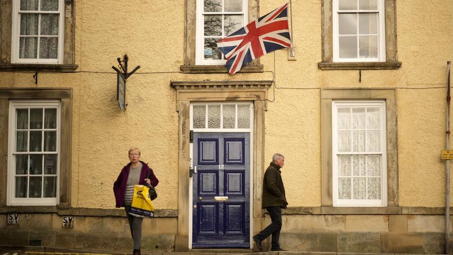 RICHMOND, ENGLAND - OCTOBER 24:A union flag flies outside Richmondshire Conservative Club in the heart of Rishi Sunak's constituency of Richmond (Yorkshire) on October 24, 2022 in Richmond, England. Rishi Sunak was appointed as Conservative leader and will become the UK's 57th Prime Minister today after he was the only candidate to garner 100-plus votes from Conservative MPs in the contest for prime minister. (Photo by Christopher Furlong/Getty Images)