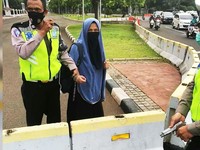 Ada Perempuan Todongkan Pistol ke Paspampres, Ini Faktanya...